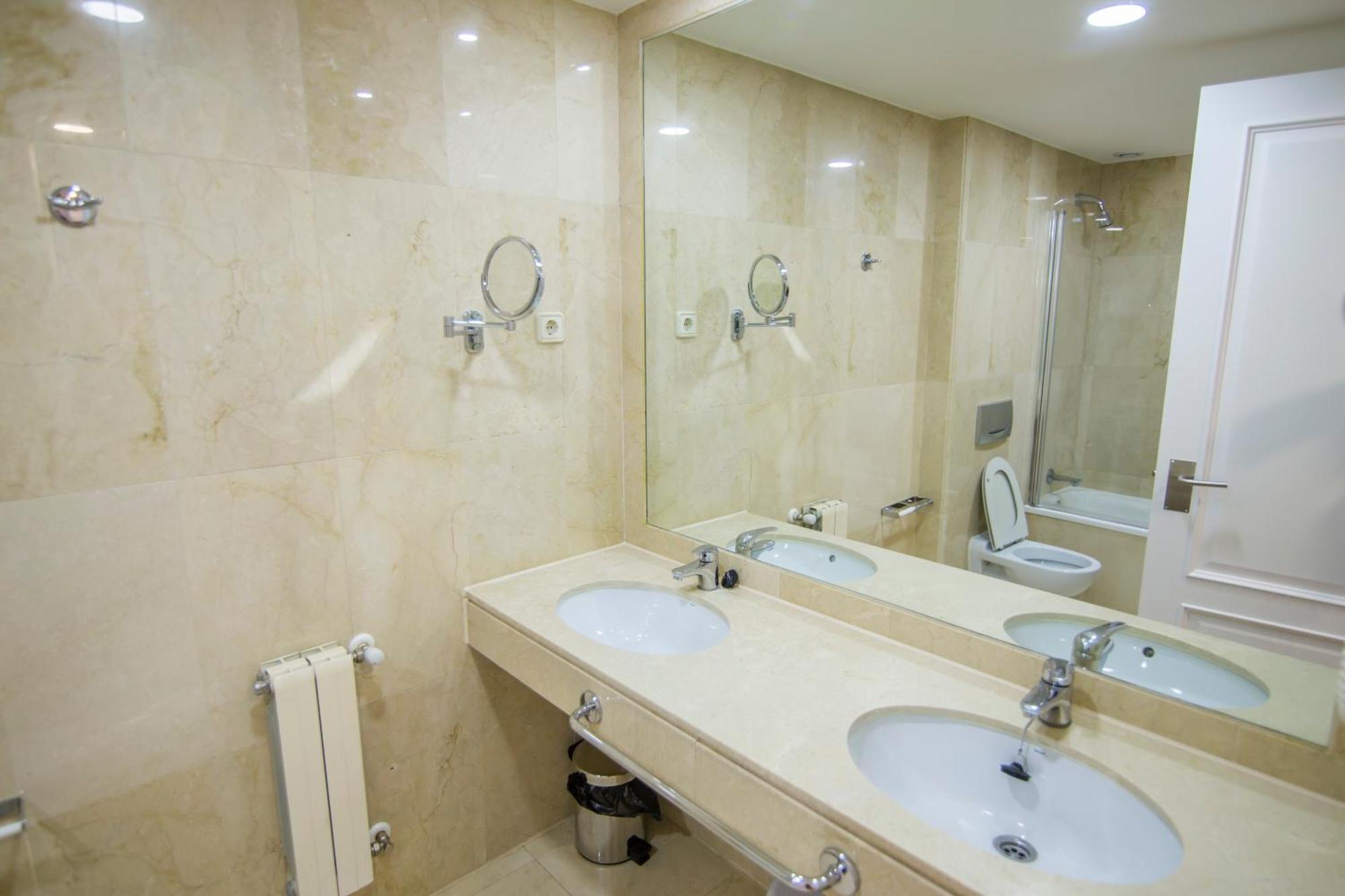 Apartamentos Plaza De Santiago - Estudios Turisticos - 1 Llave 平托 外观 照片