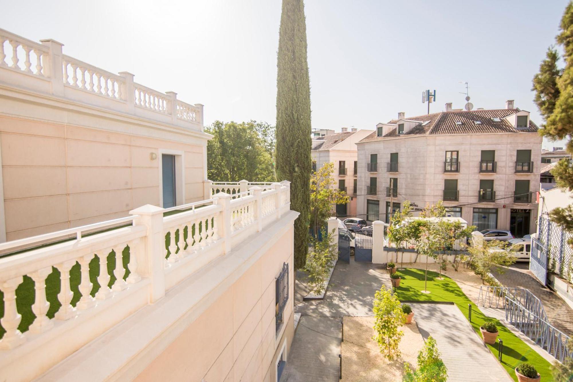 Apartamentos Plaza De Santiago - Estudios Turisticos - 1 Llave 平托 外观 照片