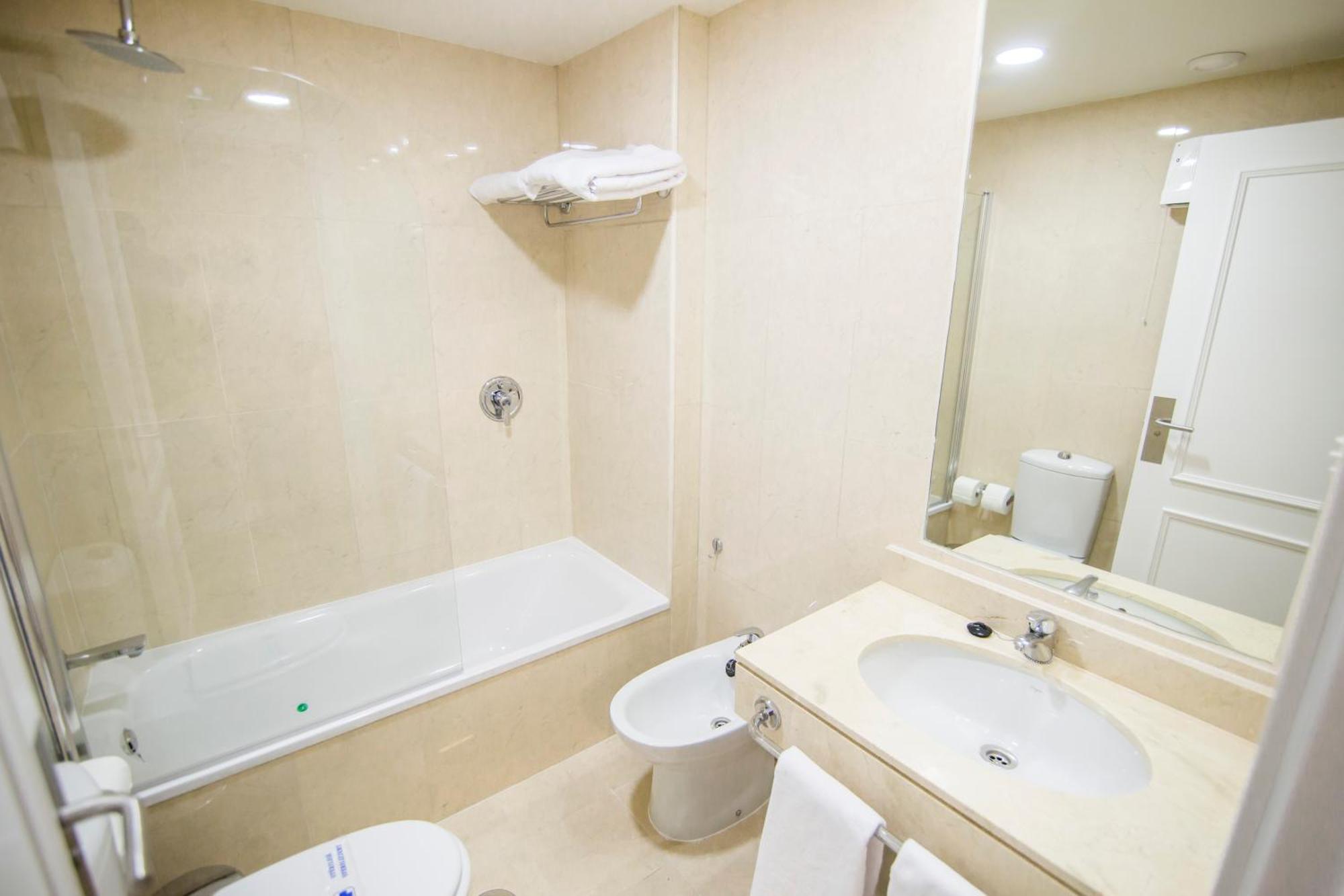 Apartamentos Plaza De Santiago - Estudios Turisticos - 1 Llave 平托 外观 照片