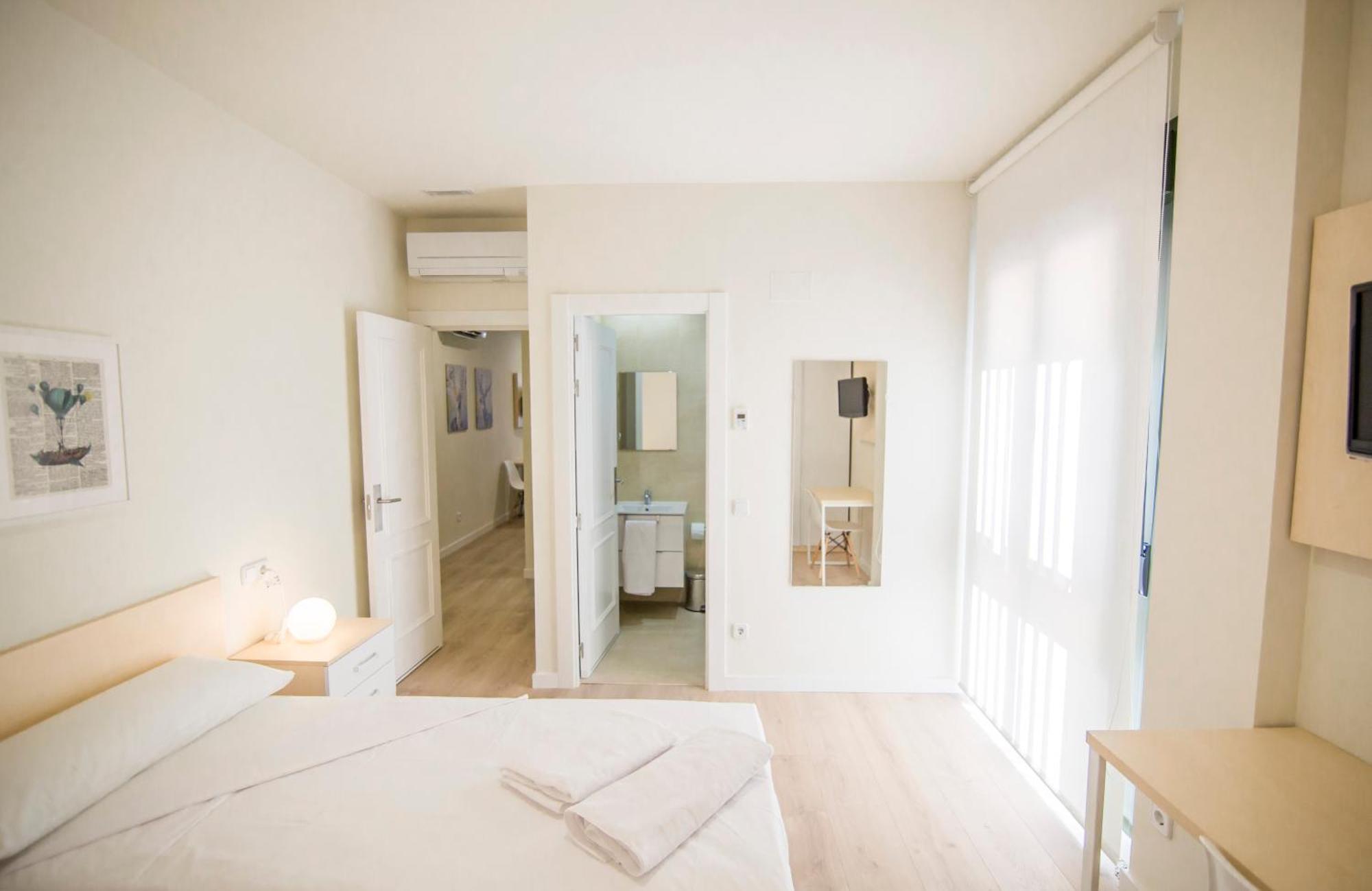 Apartamentos Plaza De Santiago - Estudios Turisticos - 1 Llave 平托 外观 照片