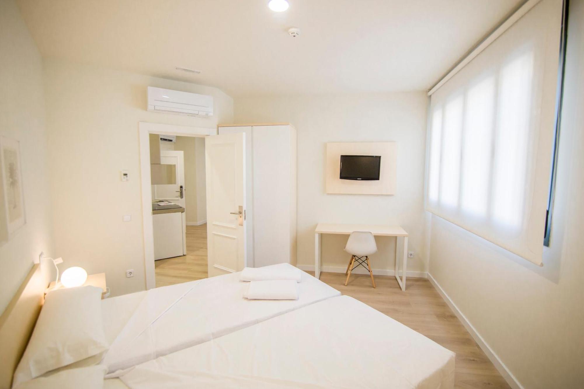Apartamentos Plaza De Santiago - Estudios Turisticos - 1 Llave 平托 外观 照片